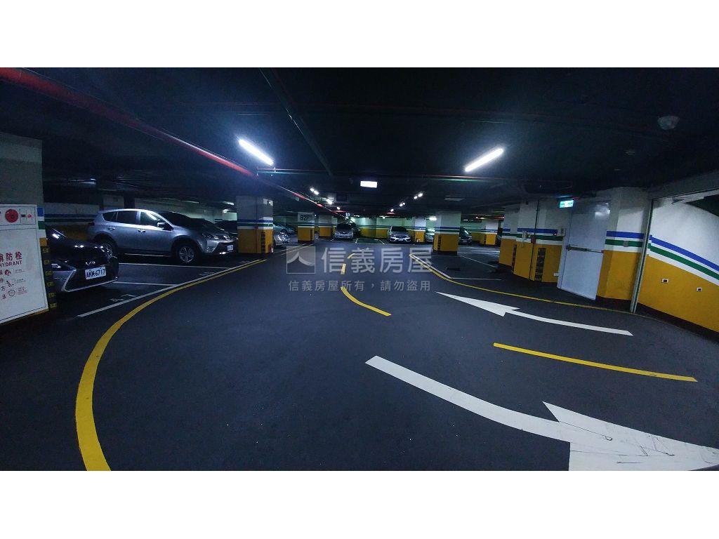 中正河岸電梯三房車位房屋室內格局與周邊環境