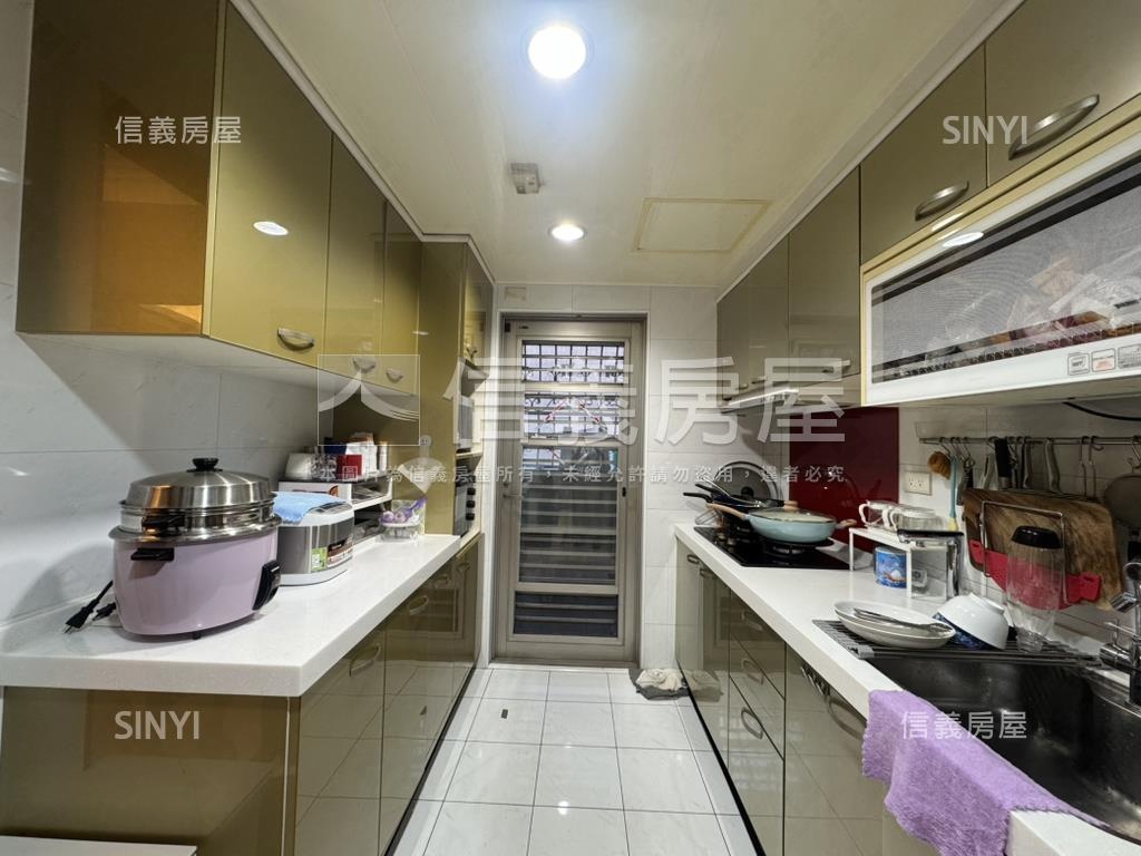 忠承新都四房車位房屋室內格局與周邊環境