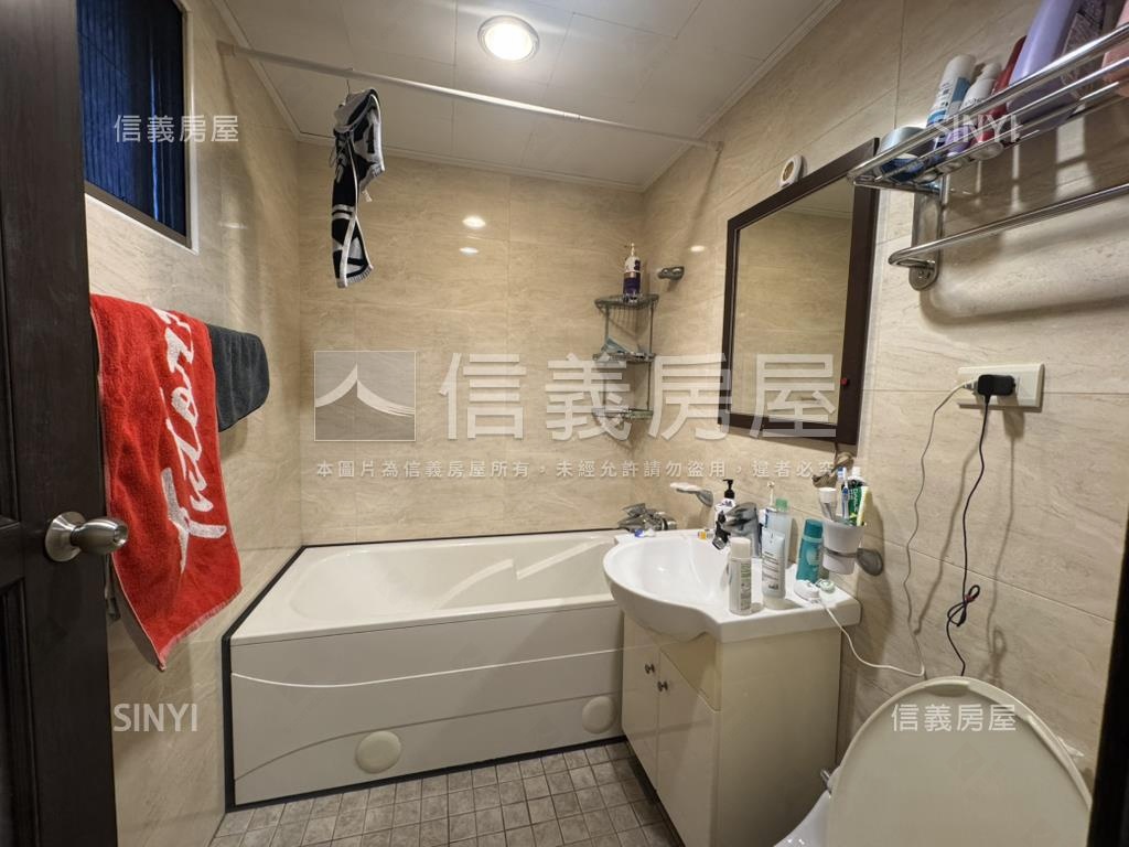 忠承新都四房車位房屋室內格局與周邊環境