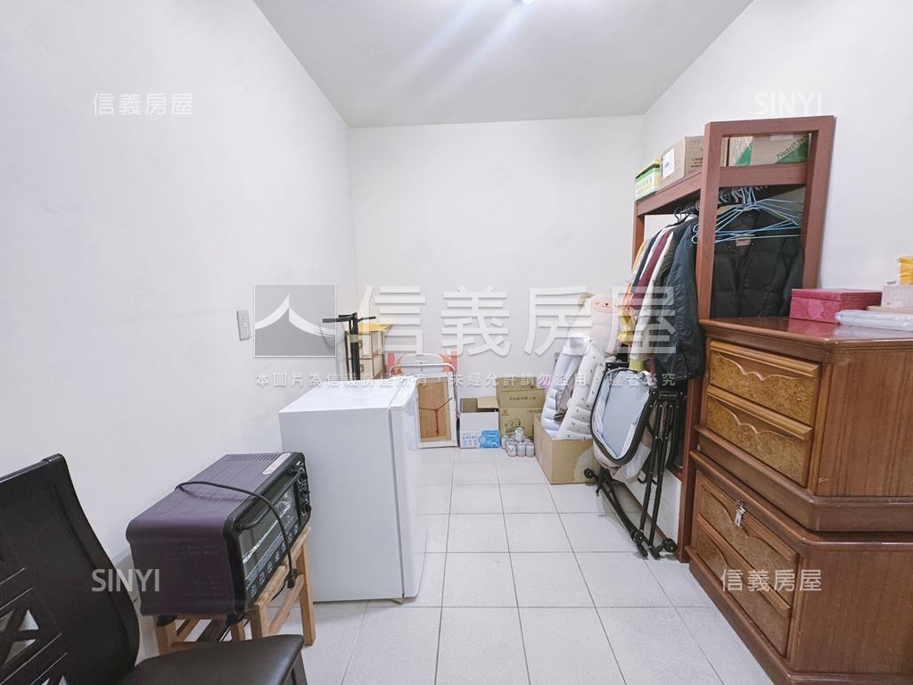 近捷運邊間三房低樓層房屋室內格局與周邊環境