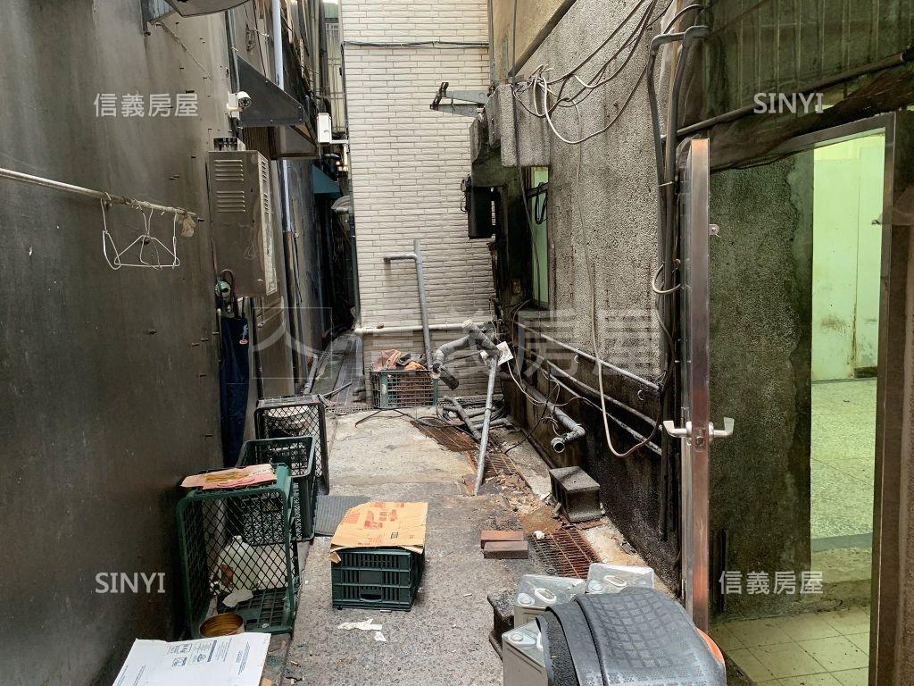 近新光三越富貴店面房屋室內格局與周邊環境