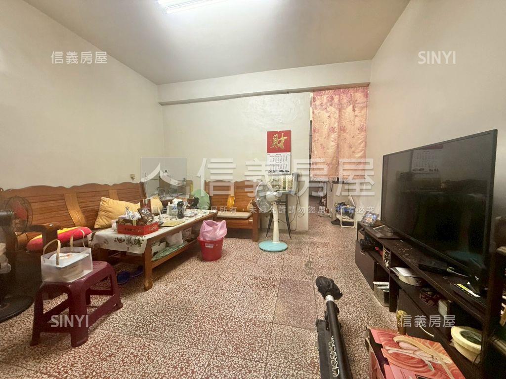 近青年高中低總價透天房屋室內格局與周邊環境