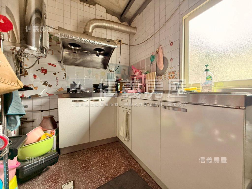 近青年高中低總價透天房屋室內格局與周邊環境