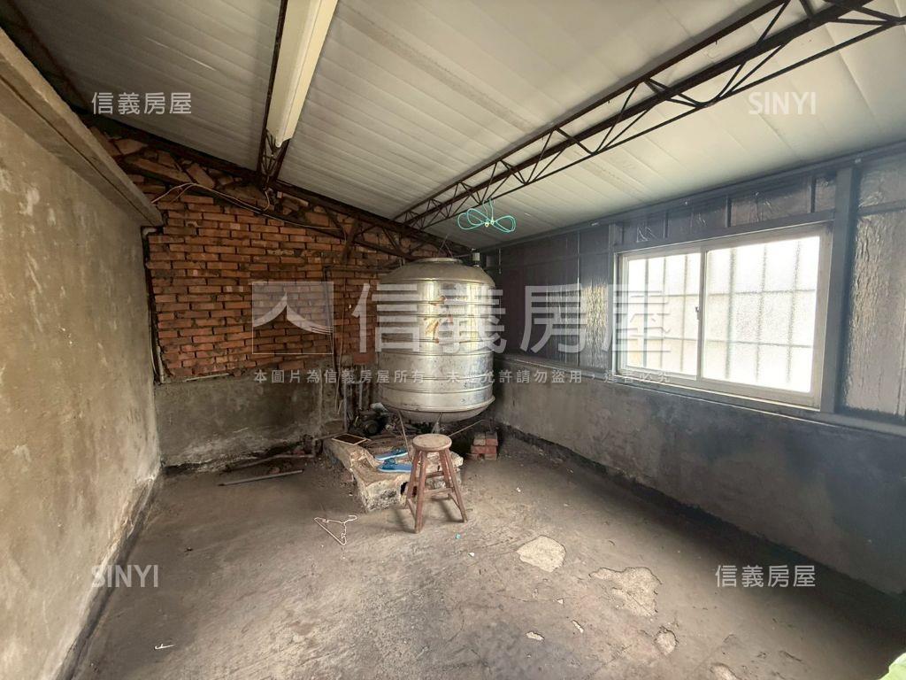 近青年高中低總價透天房屋室內格局與周邊環境