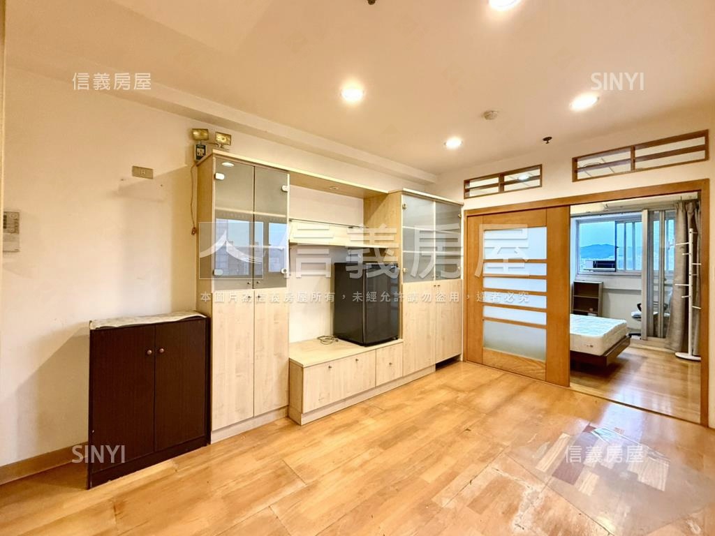 東家稀有邊間兩面採光套房房屋室內格局與周邊環境