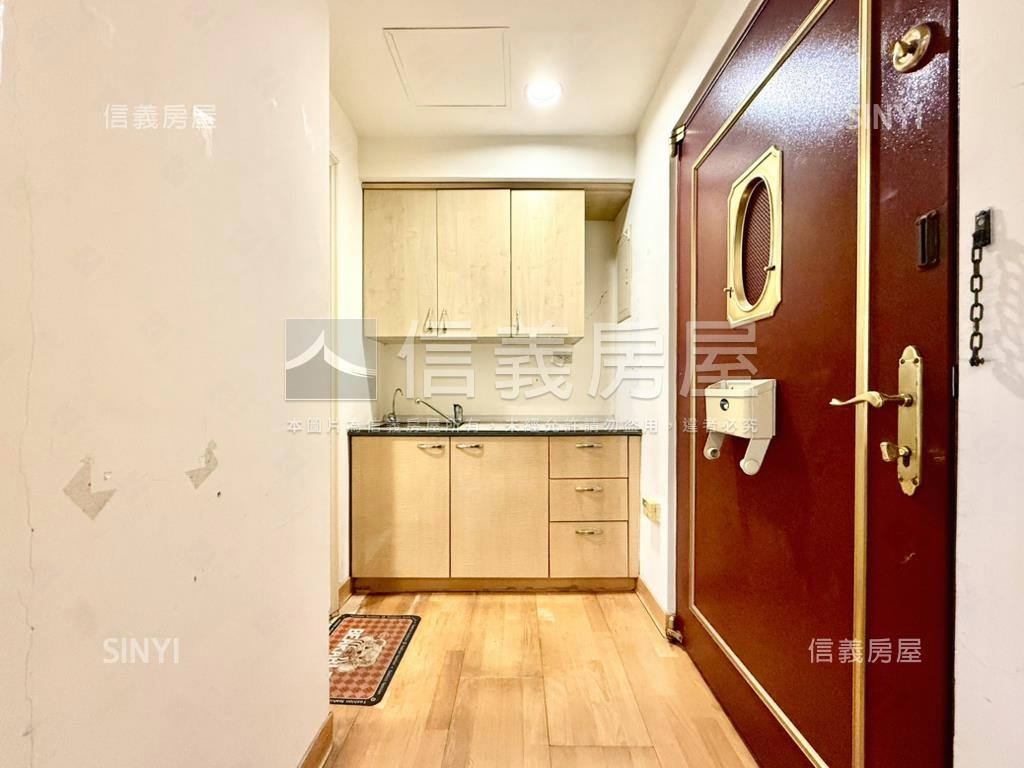 東家稀有邊間兩面採光套房房屋室內格局與周邊環境