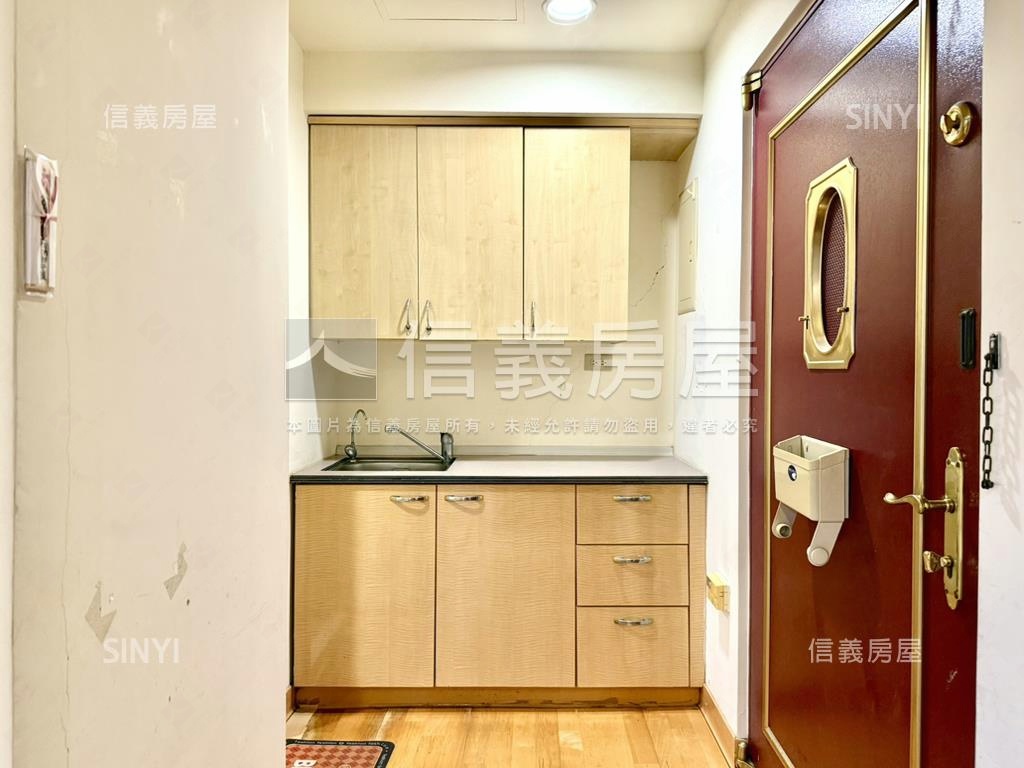 東家稀有邊間兩面採光套房房屋室內格局與周邊環境