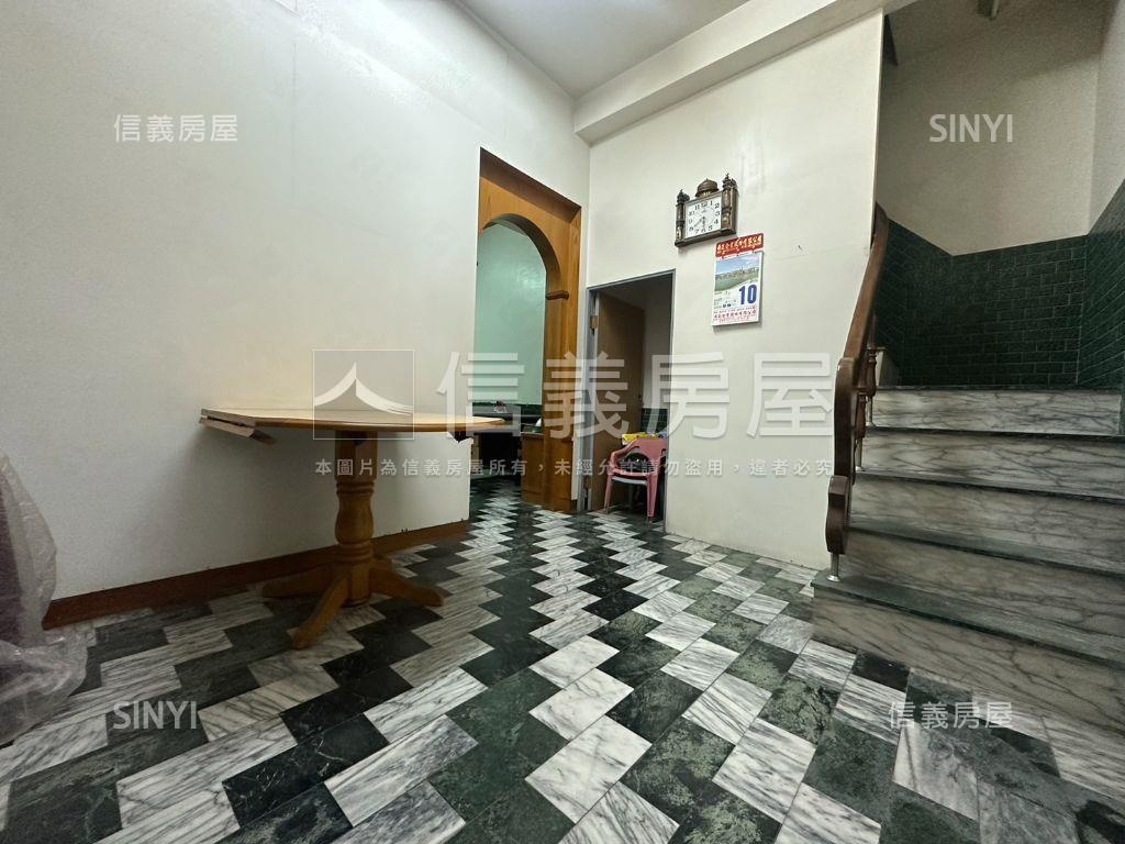 前後臨路傳統透天房屋室內格局與周邊環境