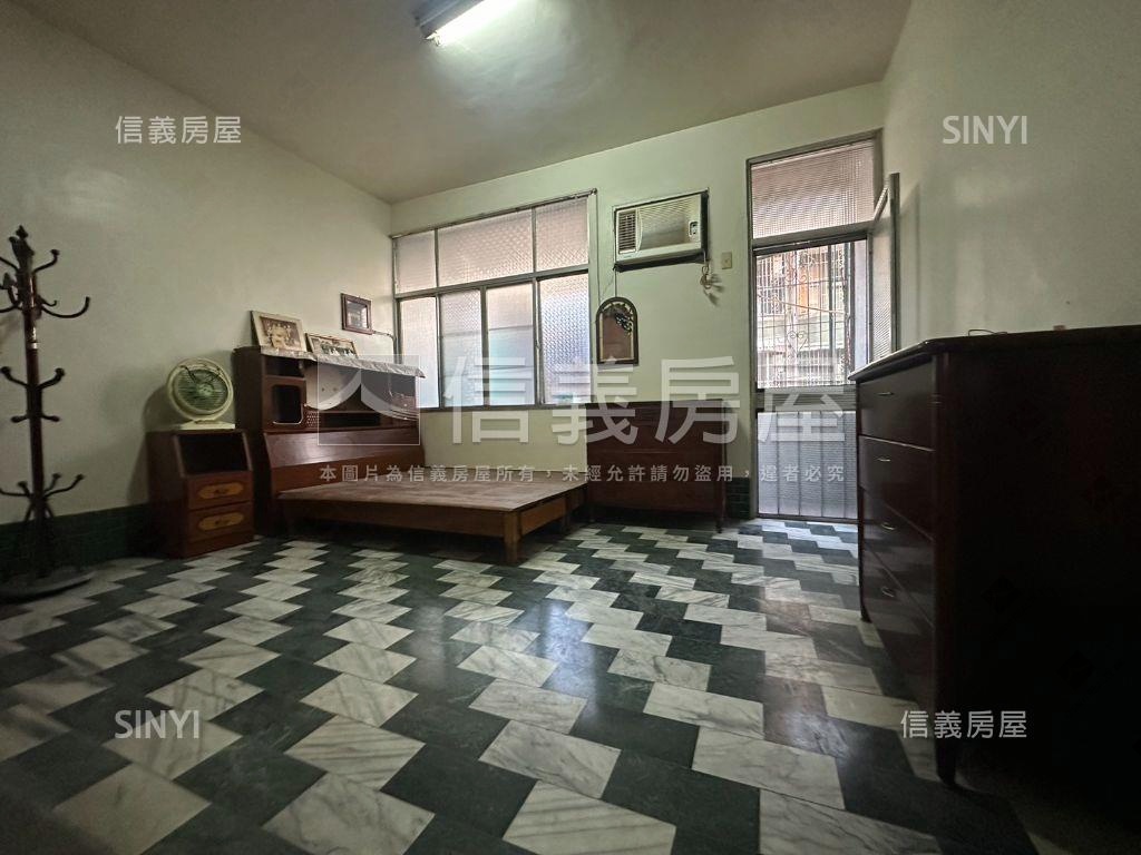 前後臨路傳統透天房屋室內格局與周邊環境