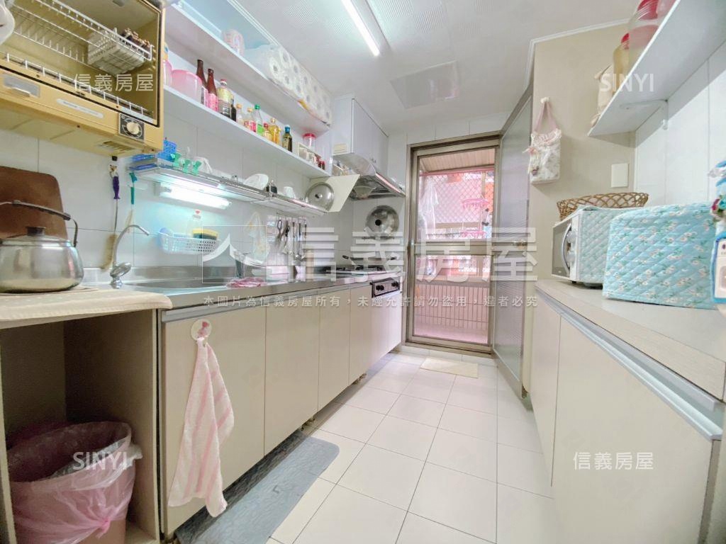 御庭大廈☆面公園四房車位房屋室內格局與周邊環境