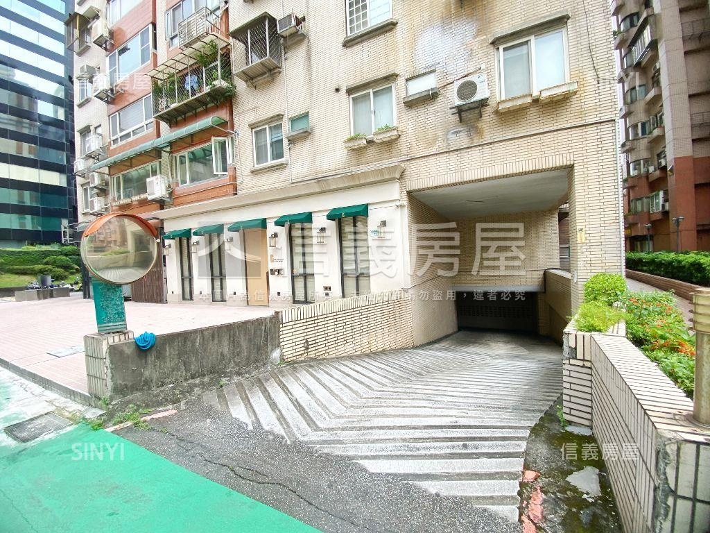 御庭大廈☆面公園四房車位房屋室內格局與周邊環境