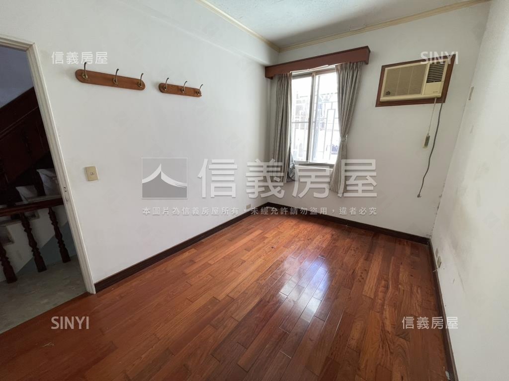 國泰透天車庫別墅房屋室內格局與周邊環境