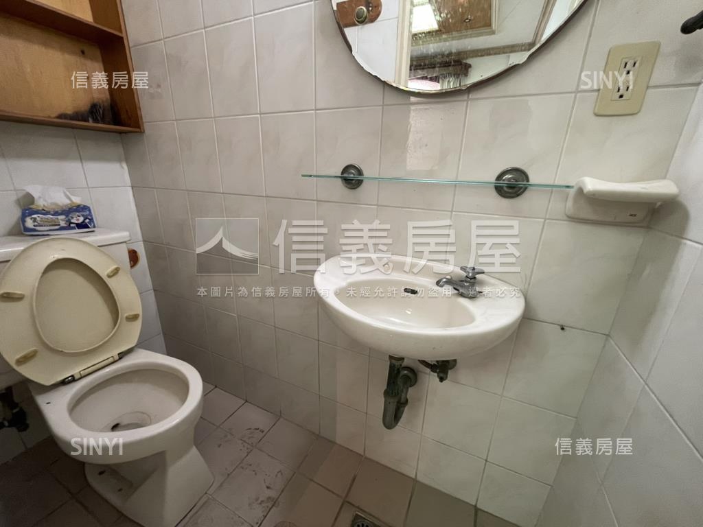國泰透天車庫別墅房屋室內格局與周邊環境