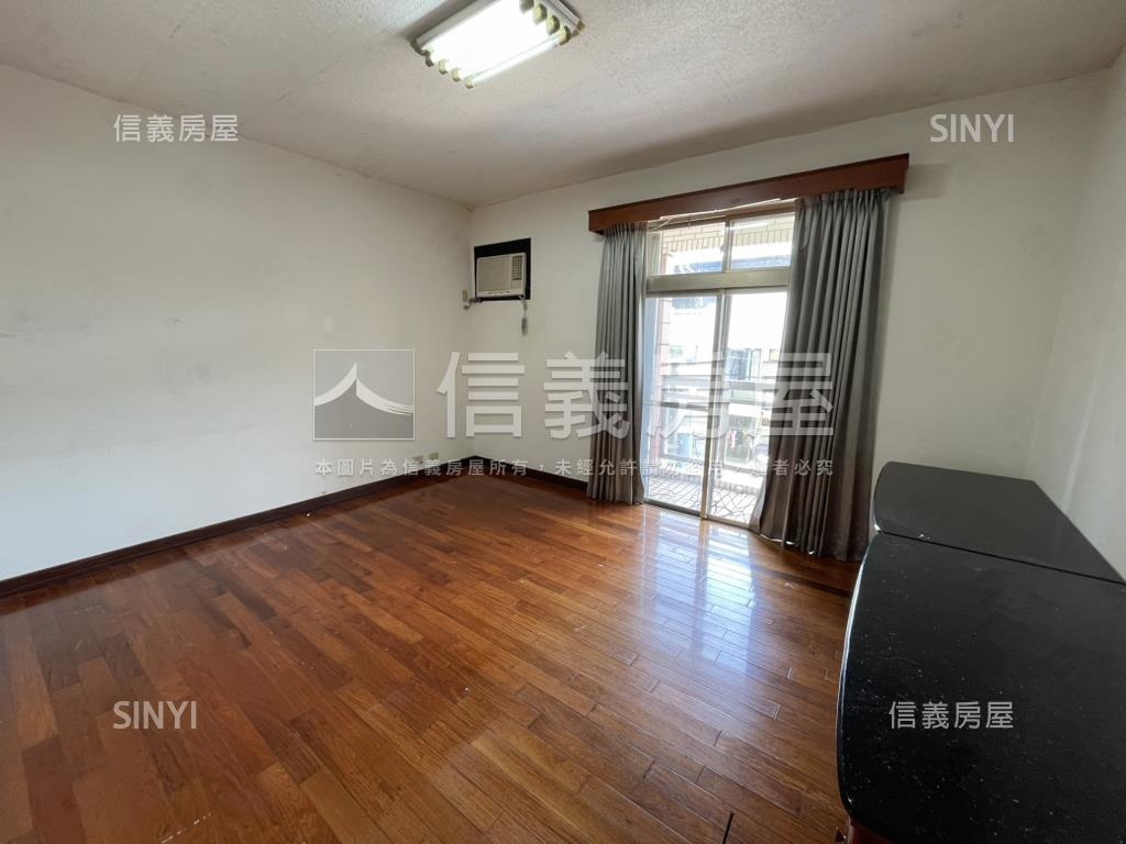 國泰透天車庫別墅房屋室內格局與周邊環境