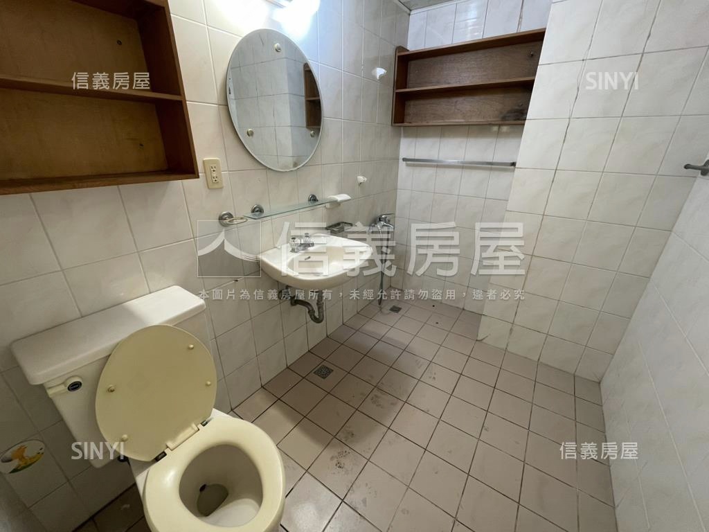 國泰透天車庫別墅房屋室內格局與周邊環境