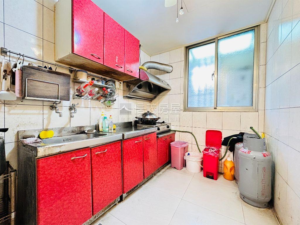 秀江街稀有透天房屋室內格局與周邊環境