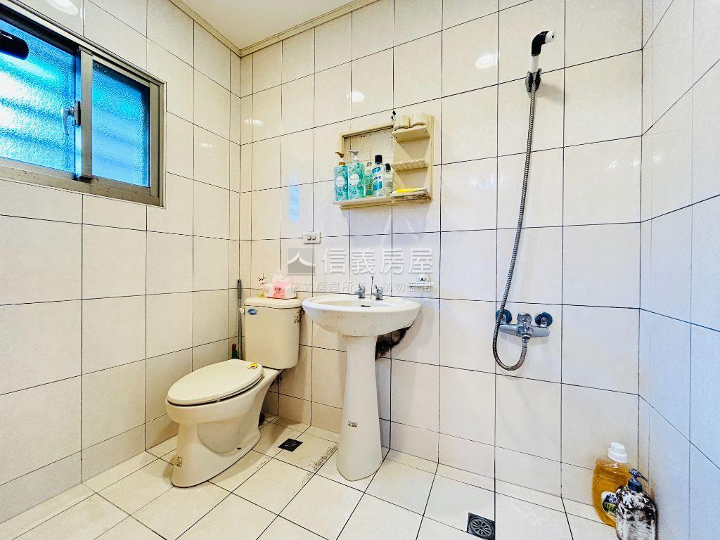 秀江街稀有透天房屋室內格局與周邊環境