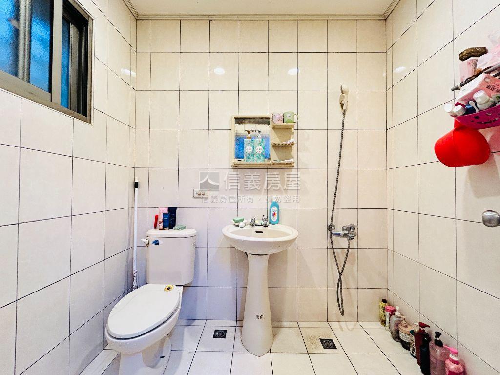 秀江街稀有透天房屋室內格局與周邊環境