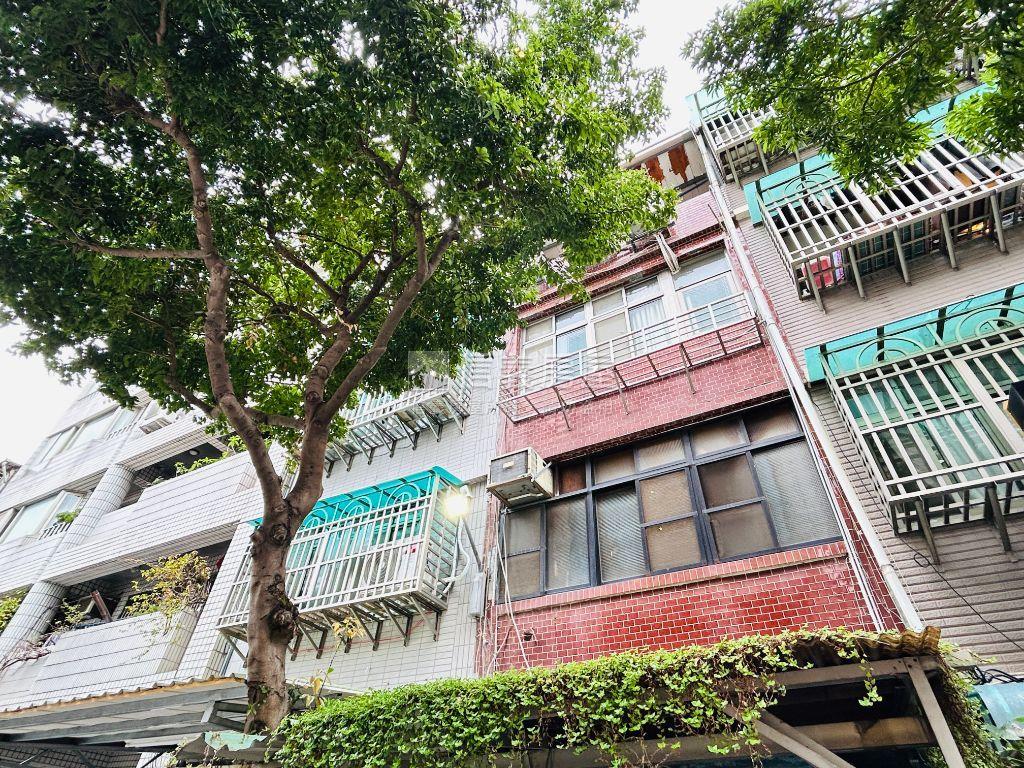 秀江街稀有透天房屋室內格局與周邊環境