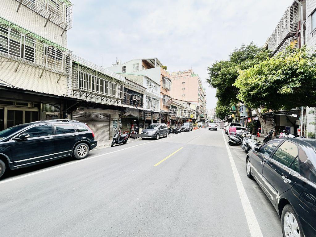 秀江街稀有透天房屋室內格局與周邊環境