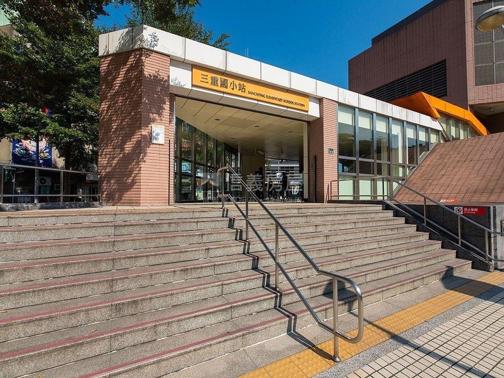 秀江街稀有透天房屋室內格局與周邊環境