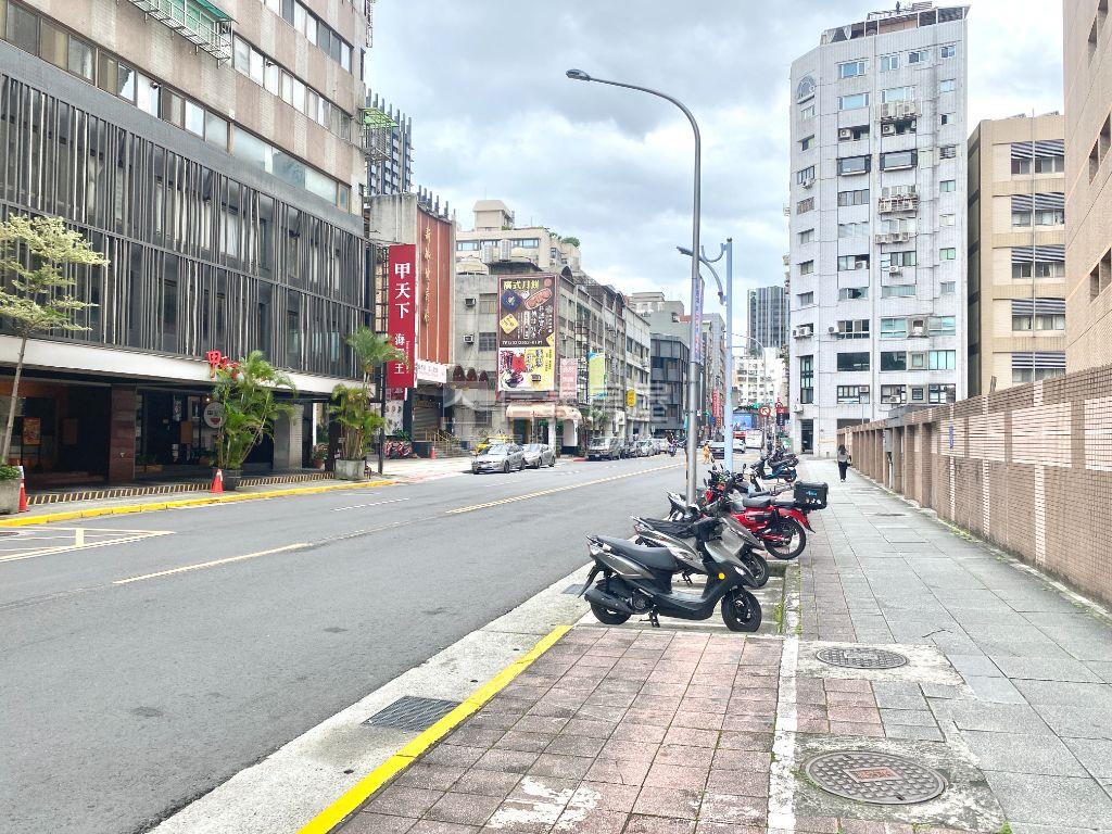 【雙星】坡道機械稀有車位房屋室內格局與周邊環境