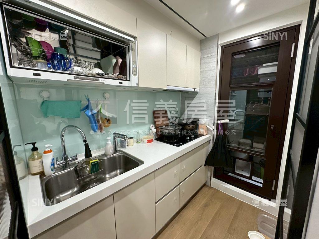 緯德閱河電梯兩房車房屋室內格局與周邊環境