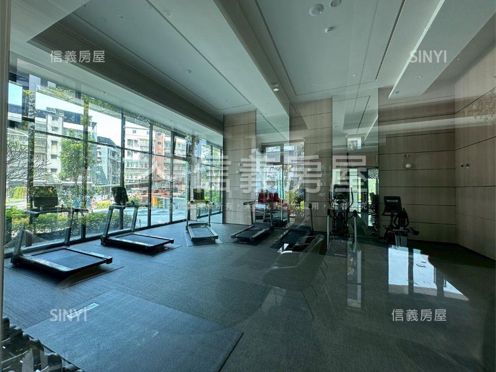 緯德閱河電梯兩房車房屋室內格局與周邊環境