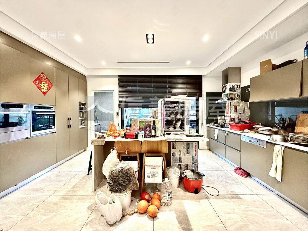 ☆臨路精裝潢臨路美別墅☆房屋室內格局與周邊環境