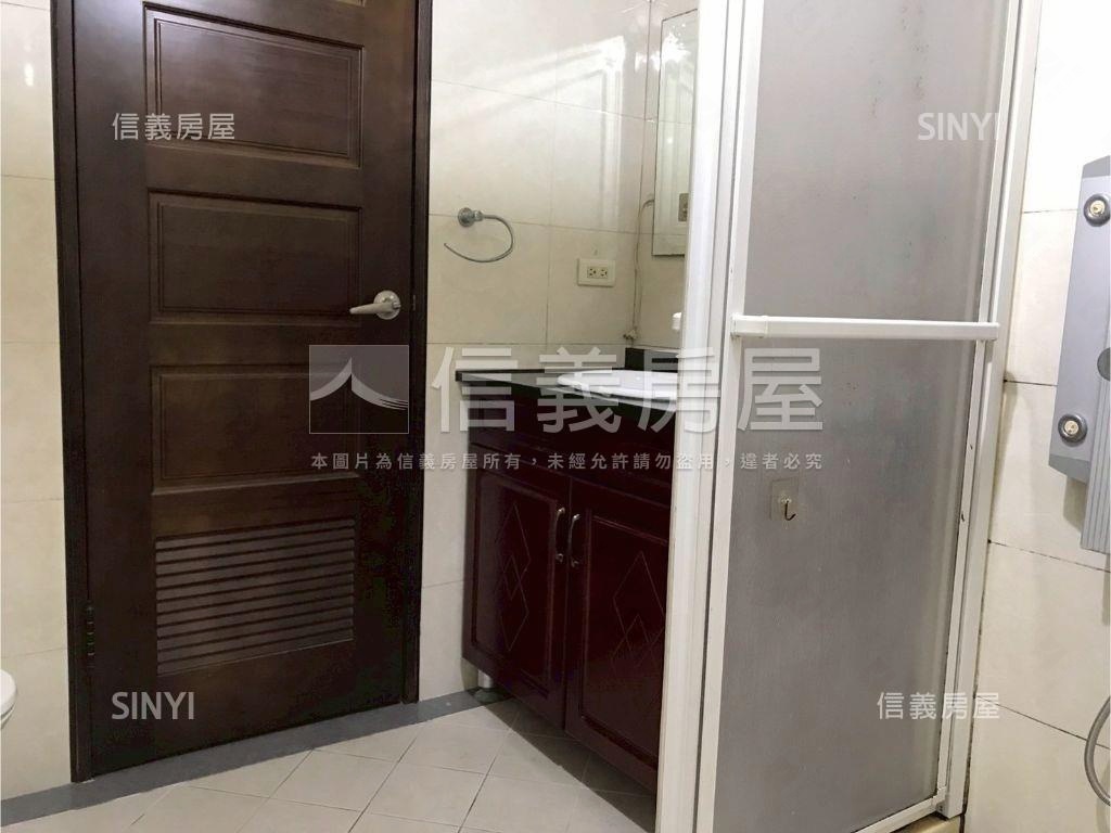 漢皇挑高面中庭加車位房屋室內格局與周邊環境