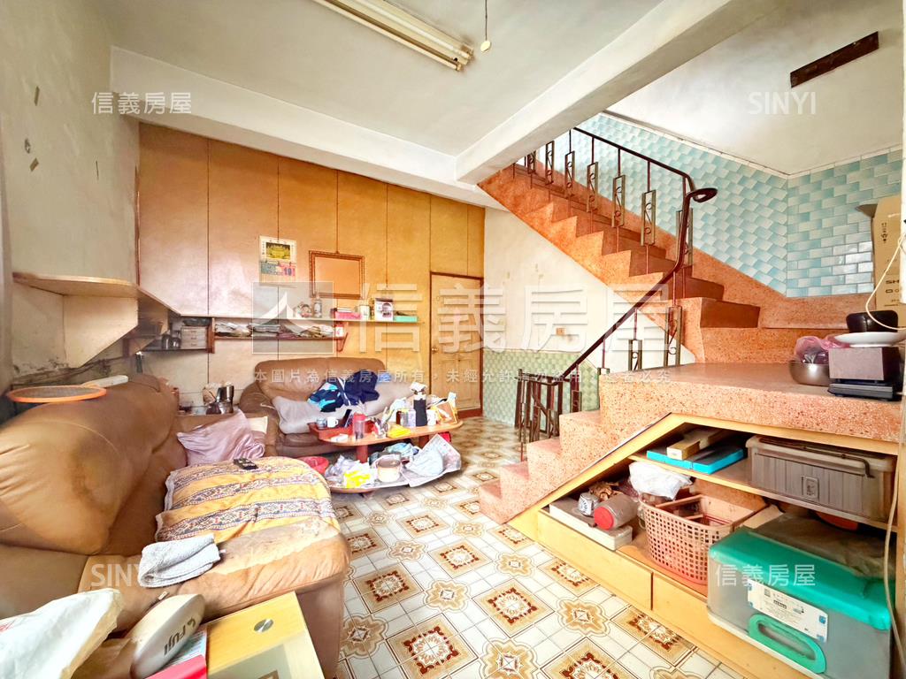 巨蛋商圈｜醒目三角窗透天房屋室內格局與周邊環境