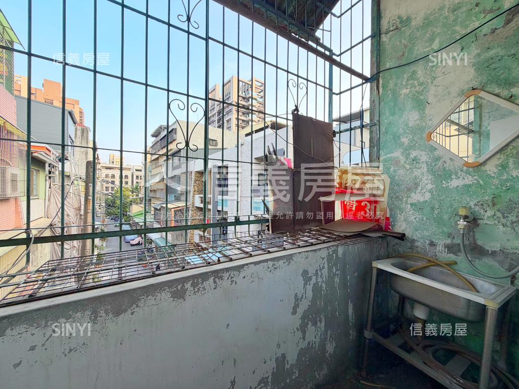 巨蛋商圈｜醒目三角窗透天房屋室內格局與周邊環境