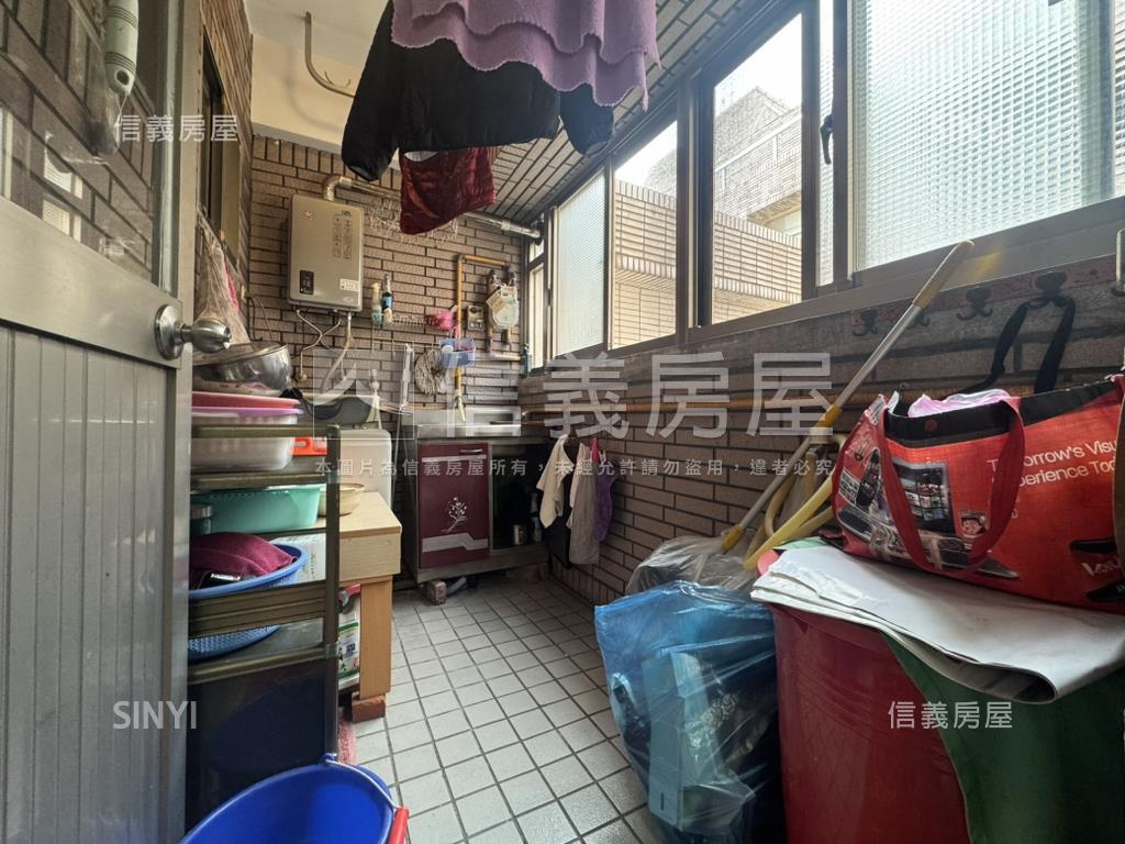 自立Ｅ區景觀三房房屋室內格局與周邊環境