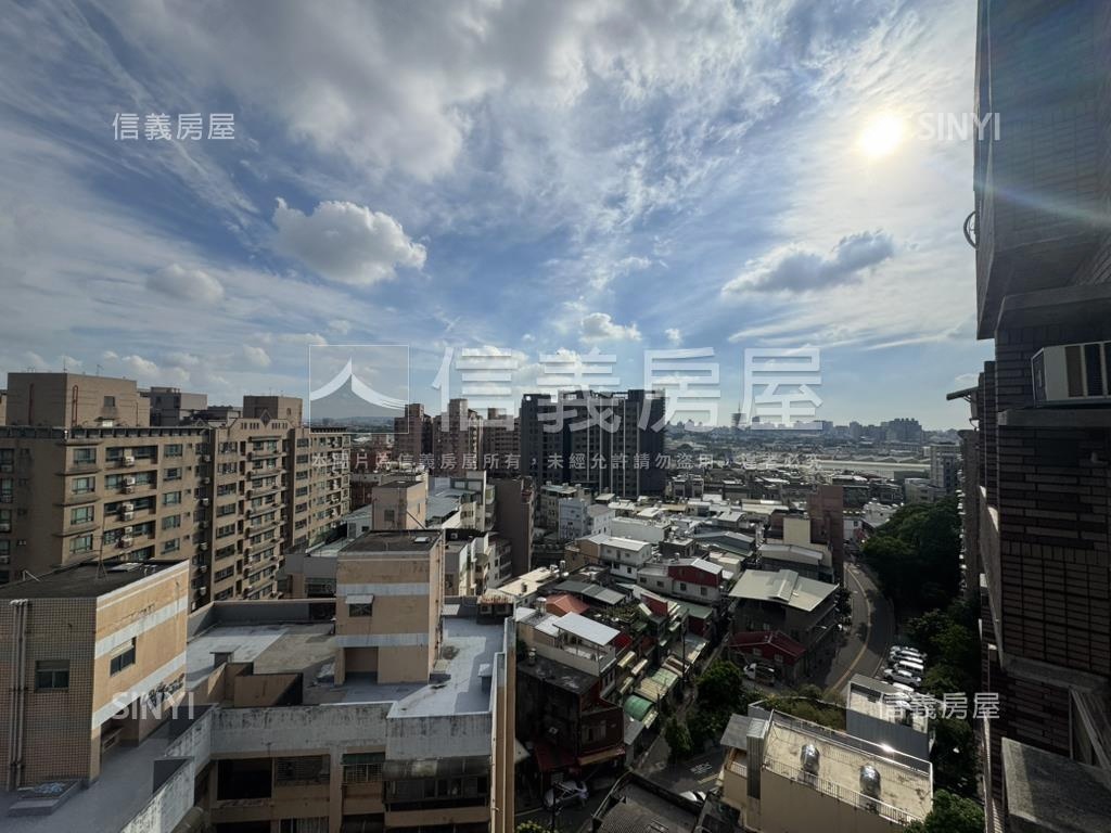 自立Ｅ區景觀三房房屋室內格局與周邊環境