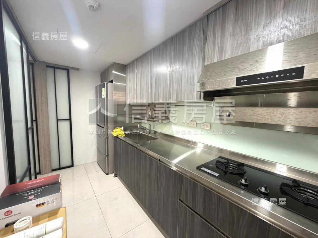 菁英薈二期漂亮３房車位房屋室內格局與周邊環境