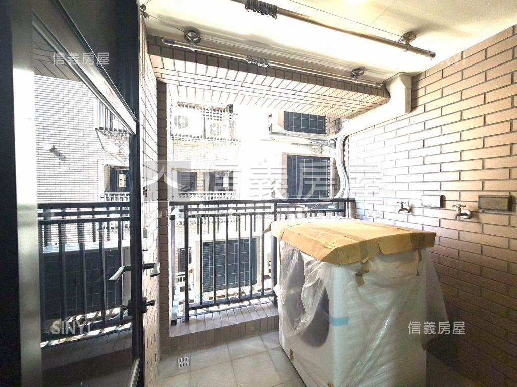 菁英薈二期漂亮３房車位房屋室內格局與周邊環境