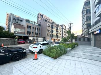 草漯大面寬角間店面