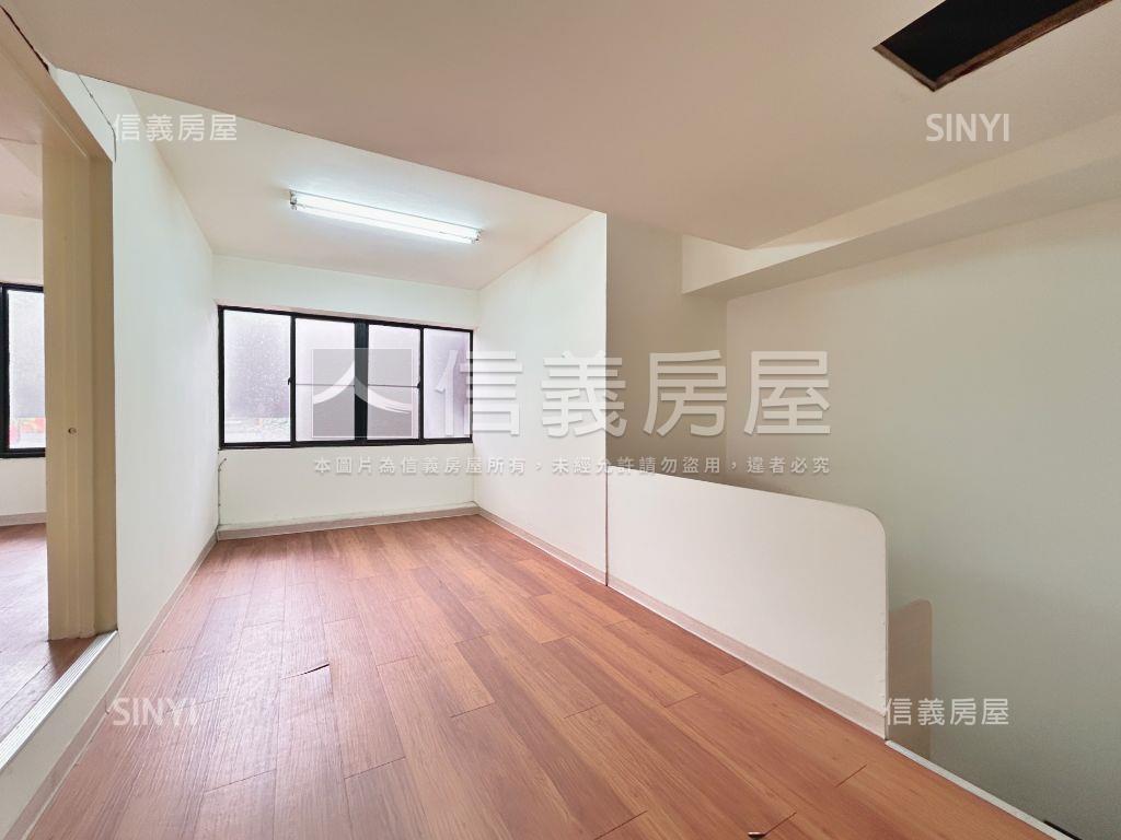 Ａ８文化二路大面寬店面房屋室內格局與周邊環境