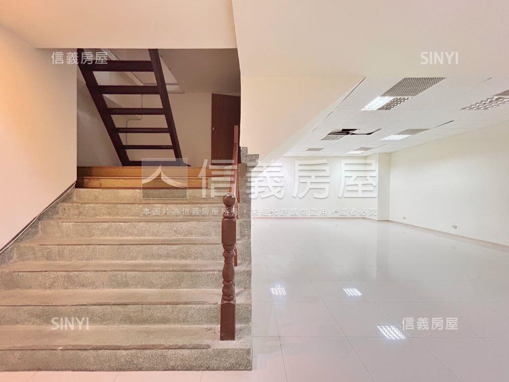 Ａ８文化二路大面寬店面房屋室內格局與周邊環境