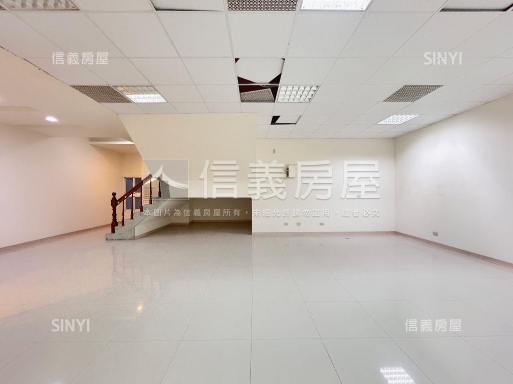 Ａ８文化二路大面寬店面房屋室內格局與周邊環境