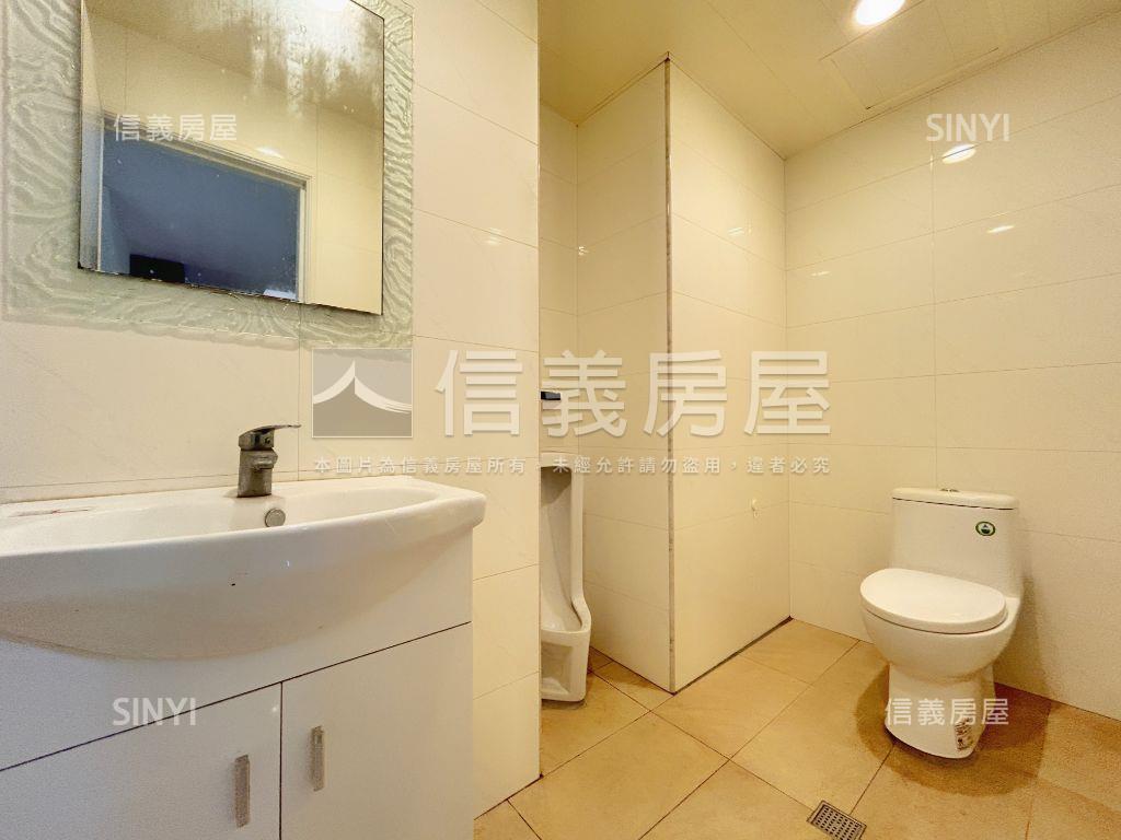 Ａ８文化二路大面寬店面房屋室內格局與周邊環境