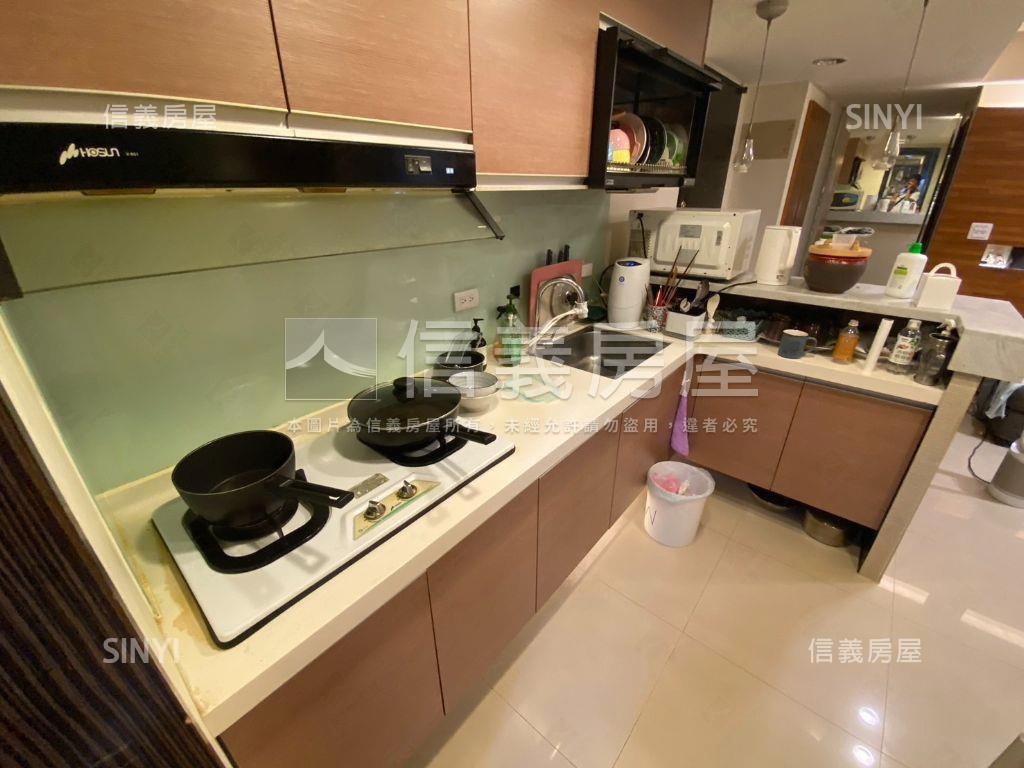 國泰景園兩房有陽台房屋室內格局與周邊環境