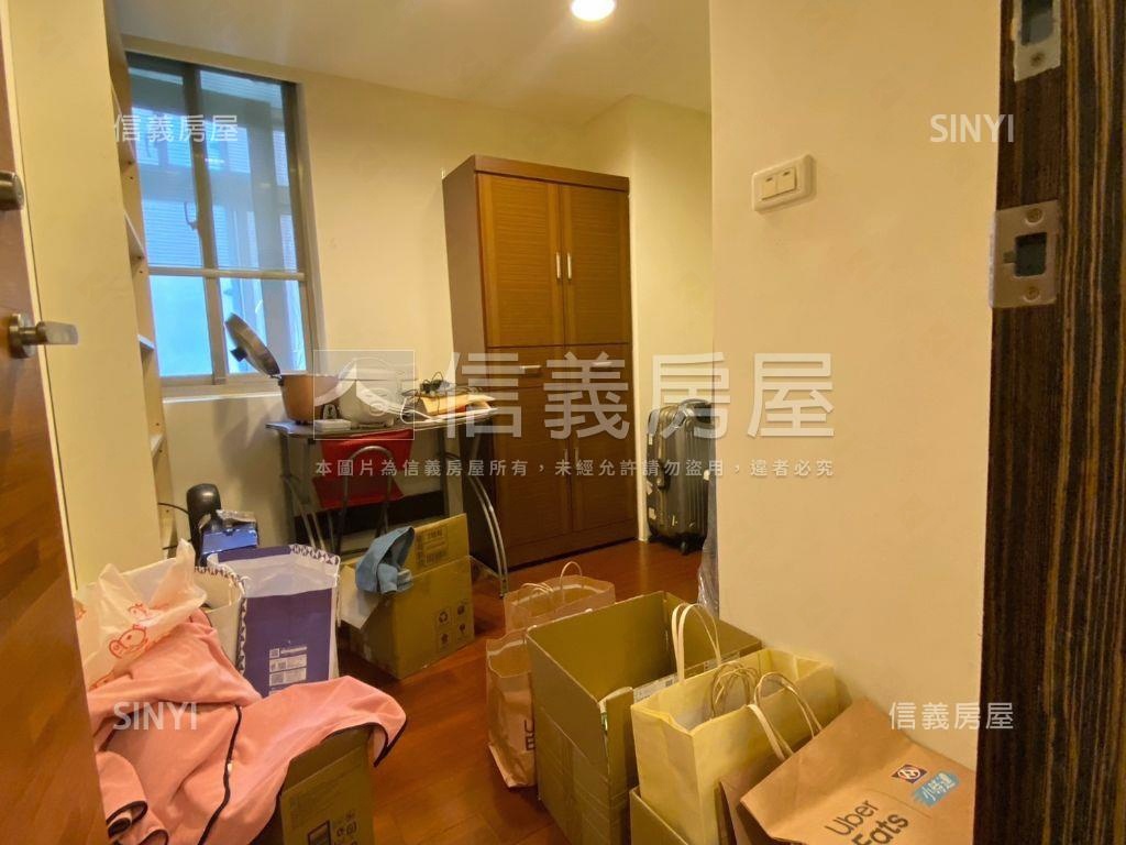 國泰景園兩房有陽台房屋室內格局與周邊環境