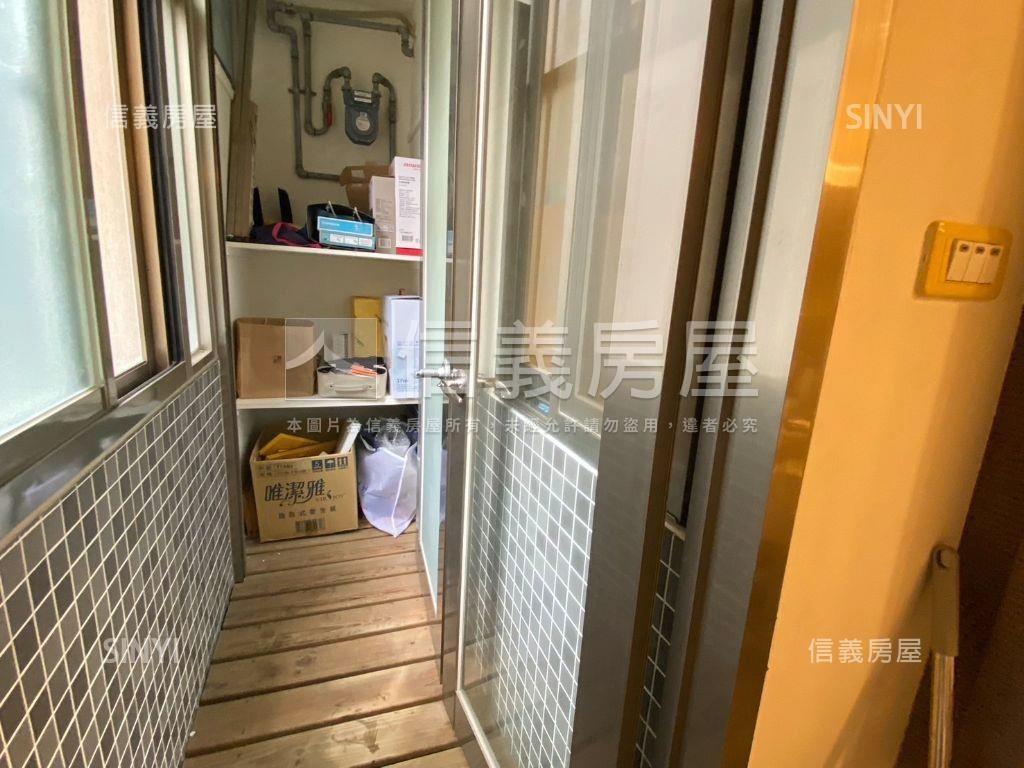 國泰景園兩房有陽台房屋室內格局與周邊環境