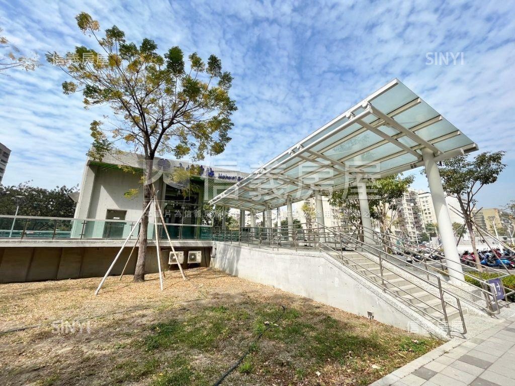 近美術館．大面寬角窗店面房屋室內格局與周邊環境