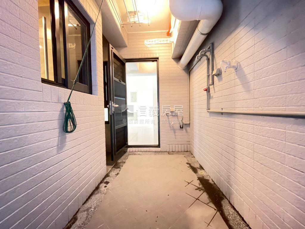 崑庭敦品２房露臺平車房屋室內格局與周邊環境