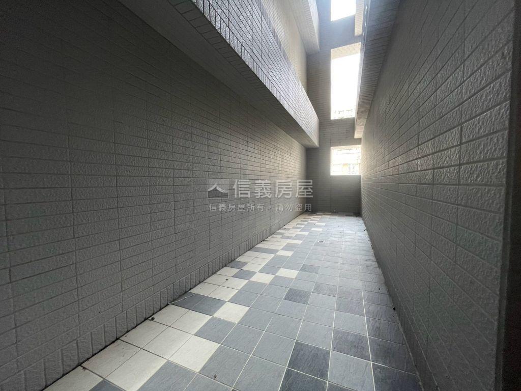 崑庭敦品２房露臺平車房屋室內格局與周邊環境