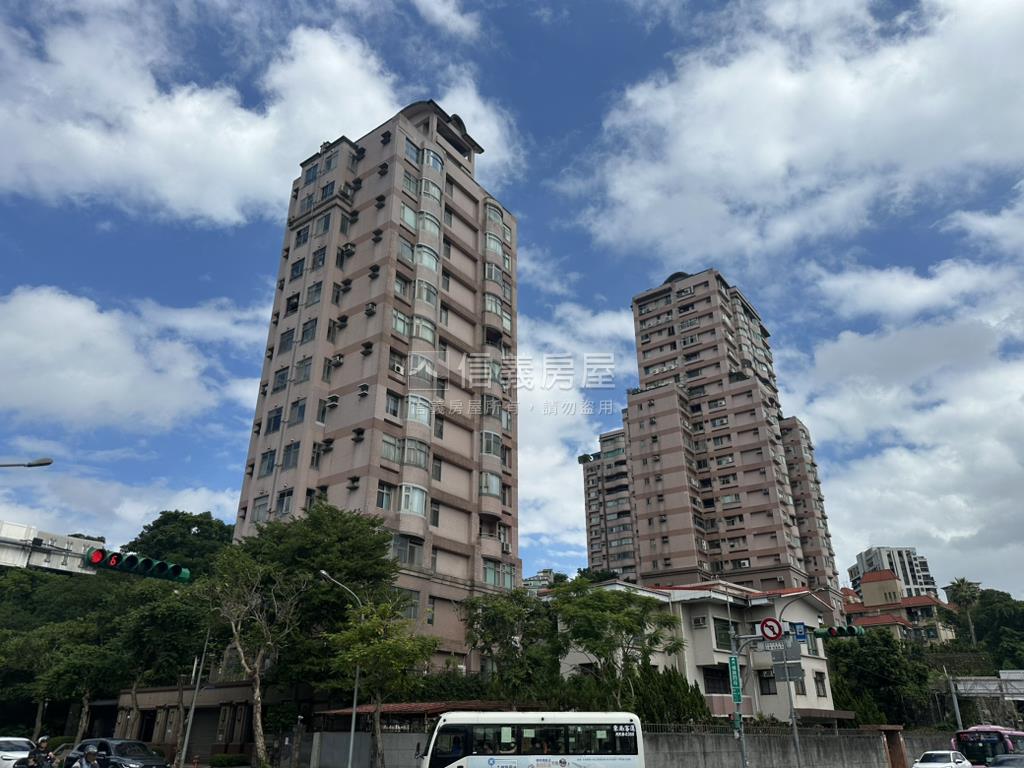 新光河堤景觀賞房屋室內格局與周邊環境