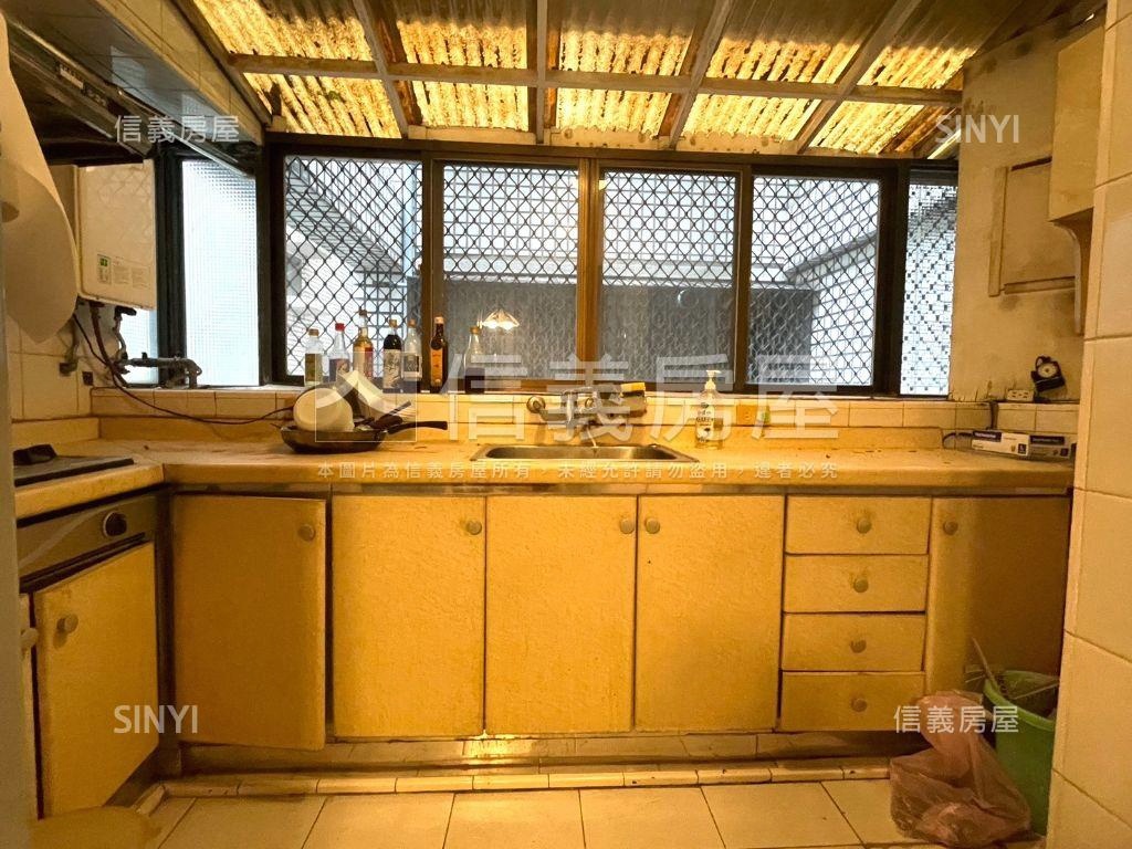 新堀江商圈露臺採光大四房房屋室內格局與周邊環境