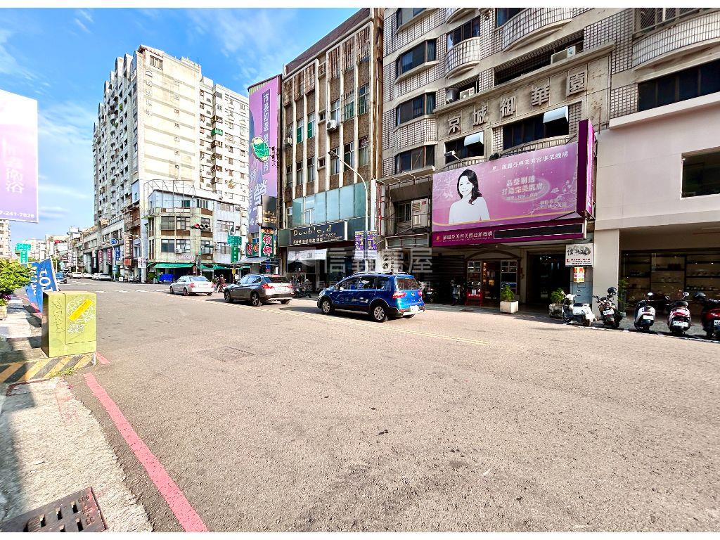 市中心綠意露臺大四房房屋室內格局與周邊環境